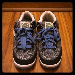 Simple women’s sneakers